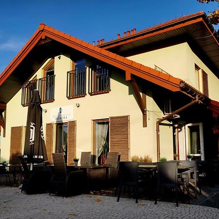 Hotel Gosciniec Pod Lilijka à Podzamcze  Extérieur photo