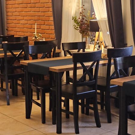 Hotel Gosciniec Pod Lilijka à Podzamcze  Extérieur photo