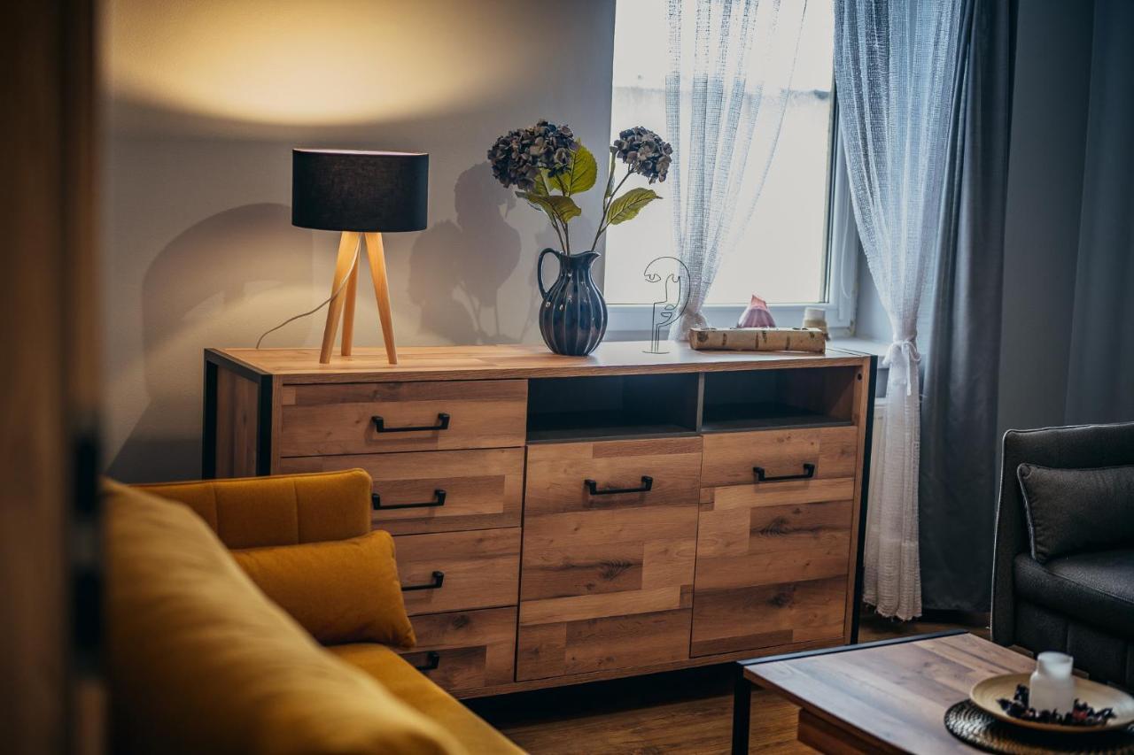 Hotel Gosciniec Pod Lilijka à Podzamcze  Extérieur photo