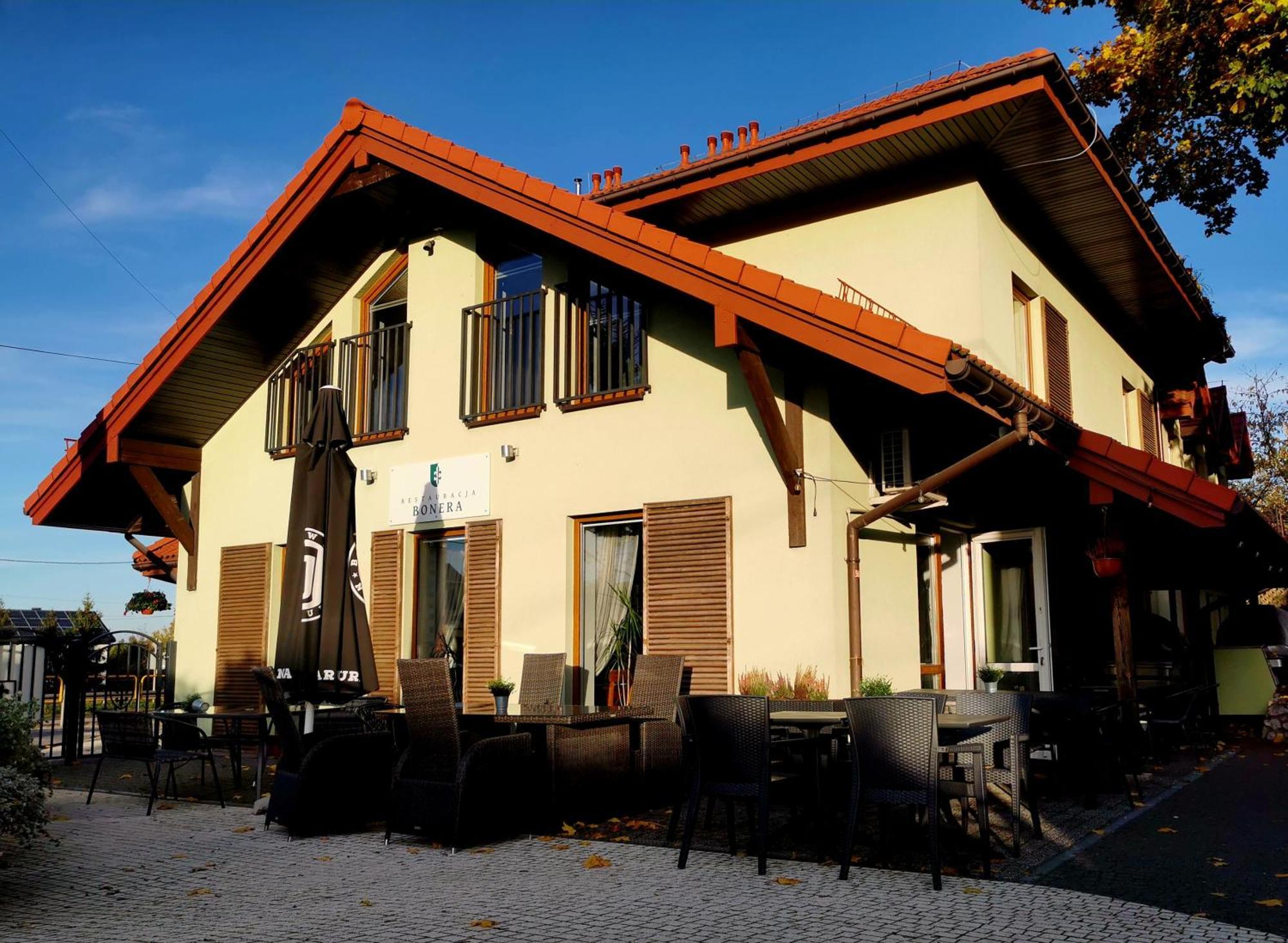 Hotel Gosciniec Pod Lilijka à Podzamcze  Extérieur photo